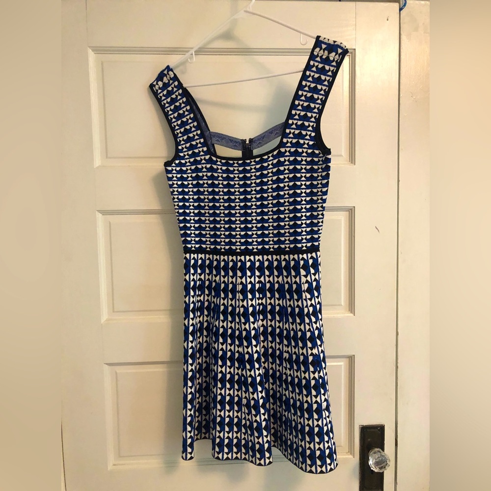 BCBG Max Azria Short Dress Cut Out Back Detail Size Small/Medium